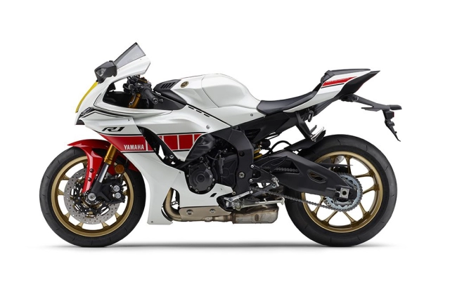 Yamaha r1 và r1m 2022 đã có giá bán tại châu á