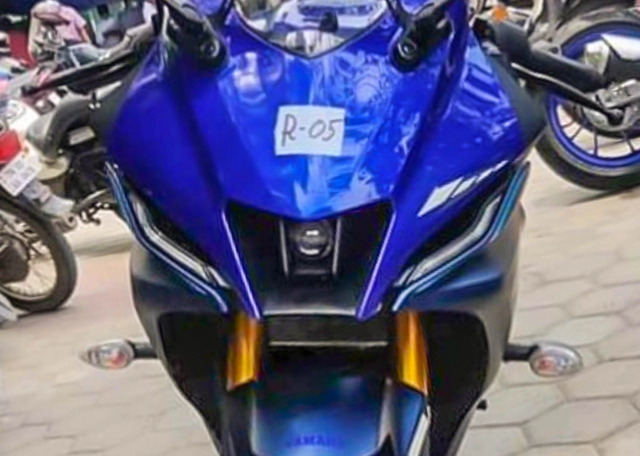 Yamaha r15 v4 r15m bất ngờ xuất hiện tại đại lý