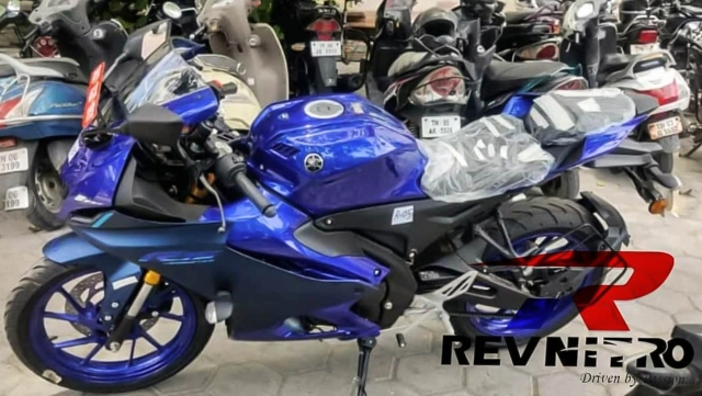 Yamaha r15 v4 r15m bất ngờ xuất hiện tại đại lý