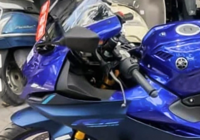 Yamaha r15 v4 r15m bất ngờ xuất hiện tại đại lý