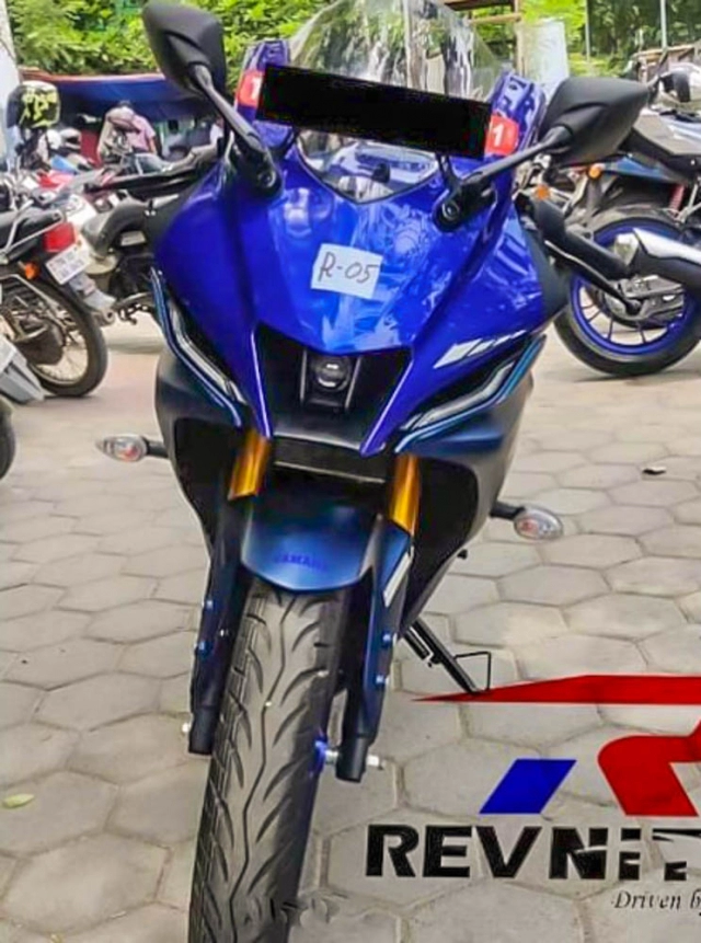 Yamaha r15 v4 r15m bất ngờ xuất hiện tại đại lý