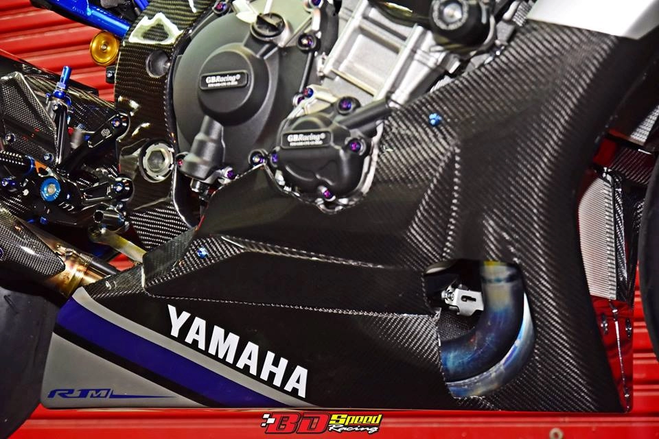 Yamaha r1m đầy sức hấp dẫn với body carbon fiber