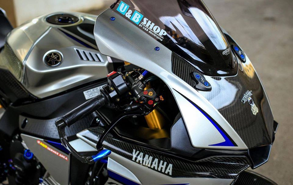 Yamaha r1m độ đầy bá đạo với dàn trang bị từ đường đua
