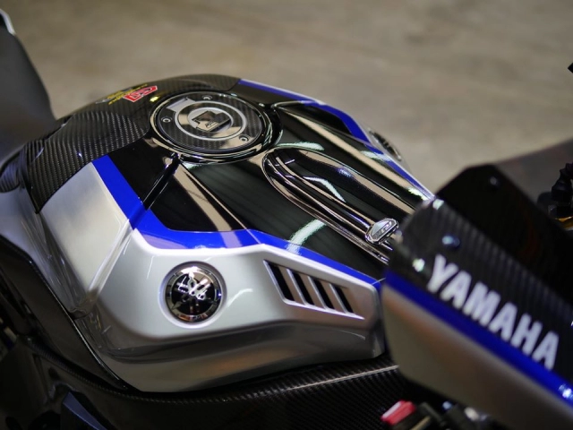 Yamaha r1m độ hấp dẫn với vẻ ngoài bóng bẩy