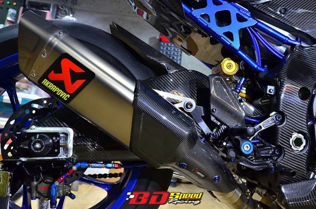 Yamaha r1m khá hấp dẫn với lối xây dựng đẳng cấp từ bd speed racing