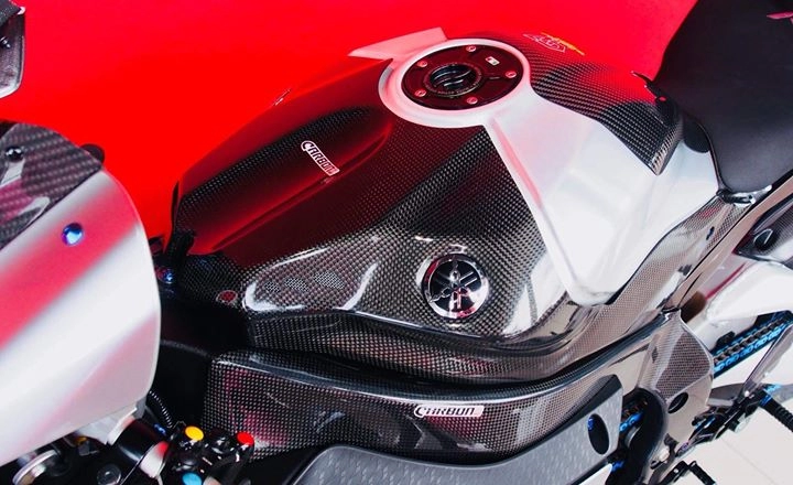 Yamaha r1m nâng cấp hoàn thiện với phụ kiện carbon fiber