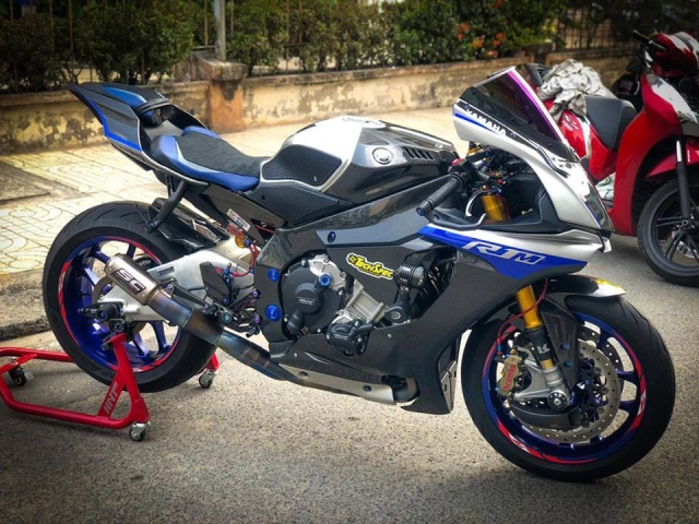 Yamaha r1m vẻ đẹp bóng bẩy đi kèm công nghệ sơn airbush nổi bật trên đường phố việt