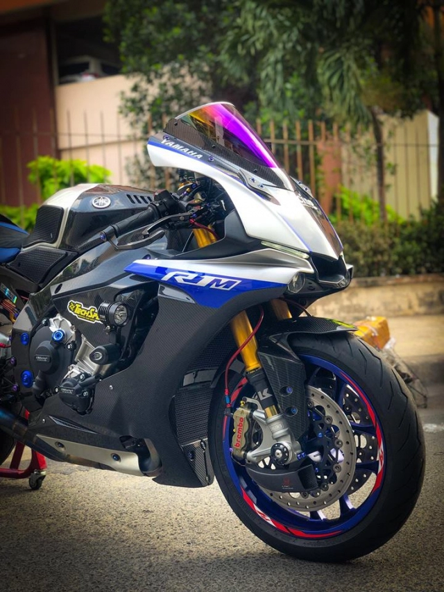 Yamaha r1m vẻ đẹp bóng bẩy đi kèm công nghệ sơn airbush nổi bật trên đường phố việt