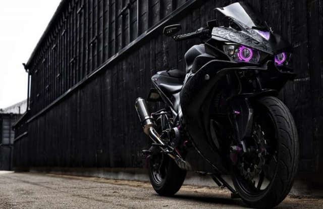 Yamaha r3 độ lôi cuốn với phong cách black pink
