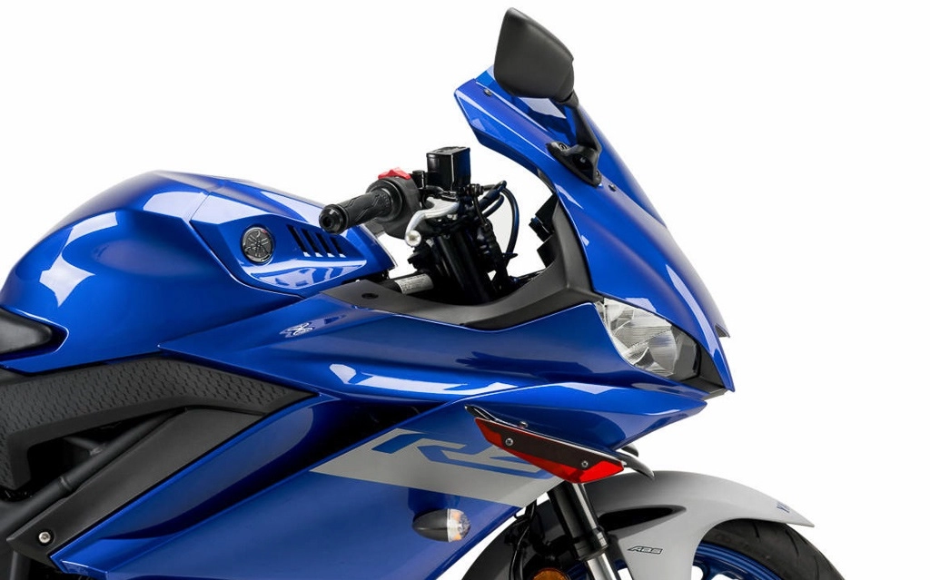 Yamaha r3 được trang bị cánh gió winglets từ puig