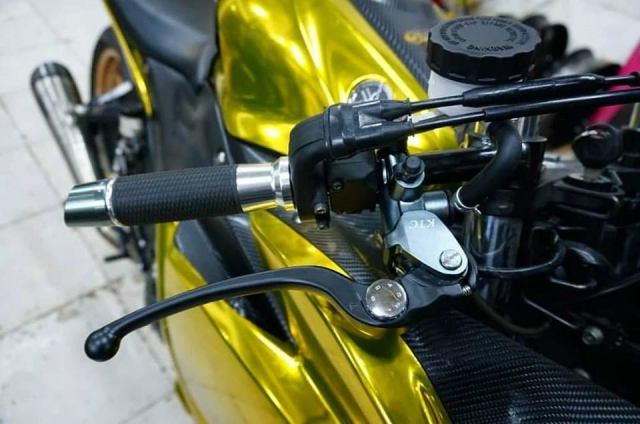 Yamaha r3 gây chú ý với phong cách vàng chrome