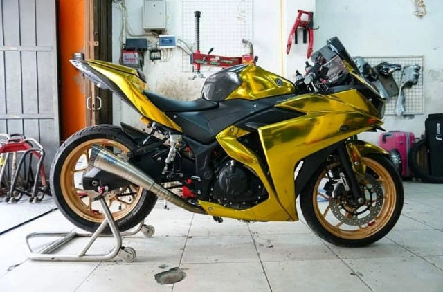 Yamaha r3 gây chú ý với phong cách vàng chrome