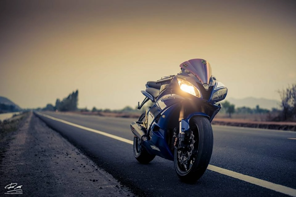 Yamaha r6 chiến mã tạo dáng cực ngầu trên xa lộ