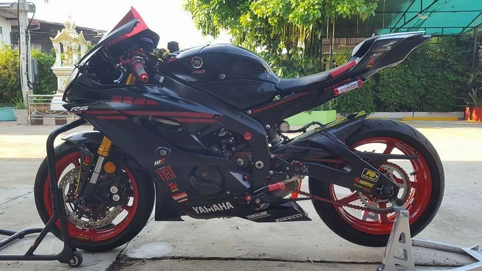 Yamaha r6 đậm chất chơi với tone màu black-red