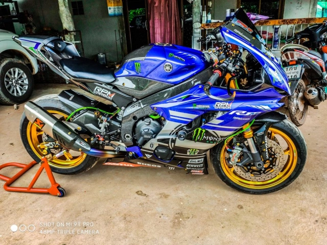 Yamaha r6 độ ấn tượng với phong cách superbike r1m