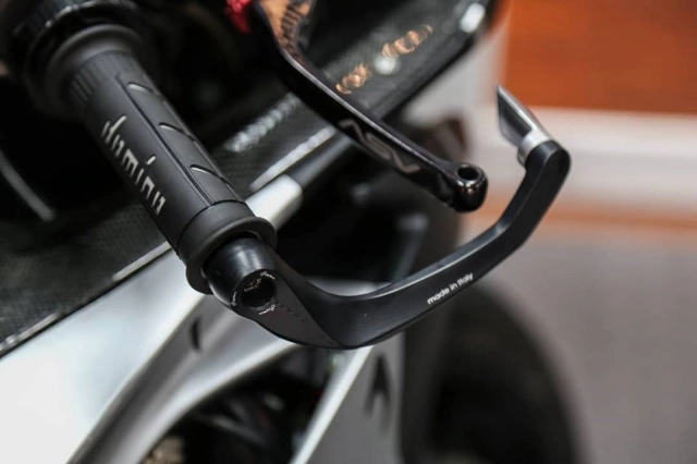 Yamaha r6 nâng cấp lôi cuốn với diện mạo redbull black