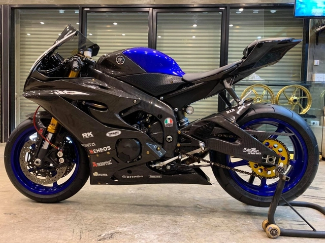 Yamaha r6 nâng cấp vượt trợi với bộ cánh full carbon