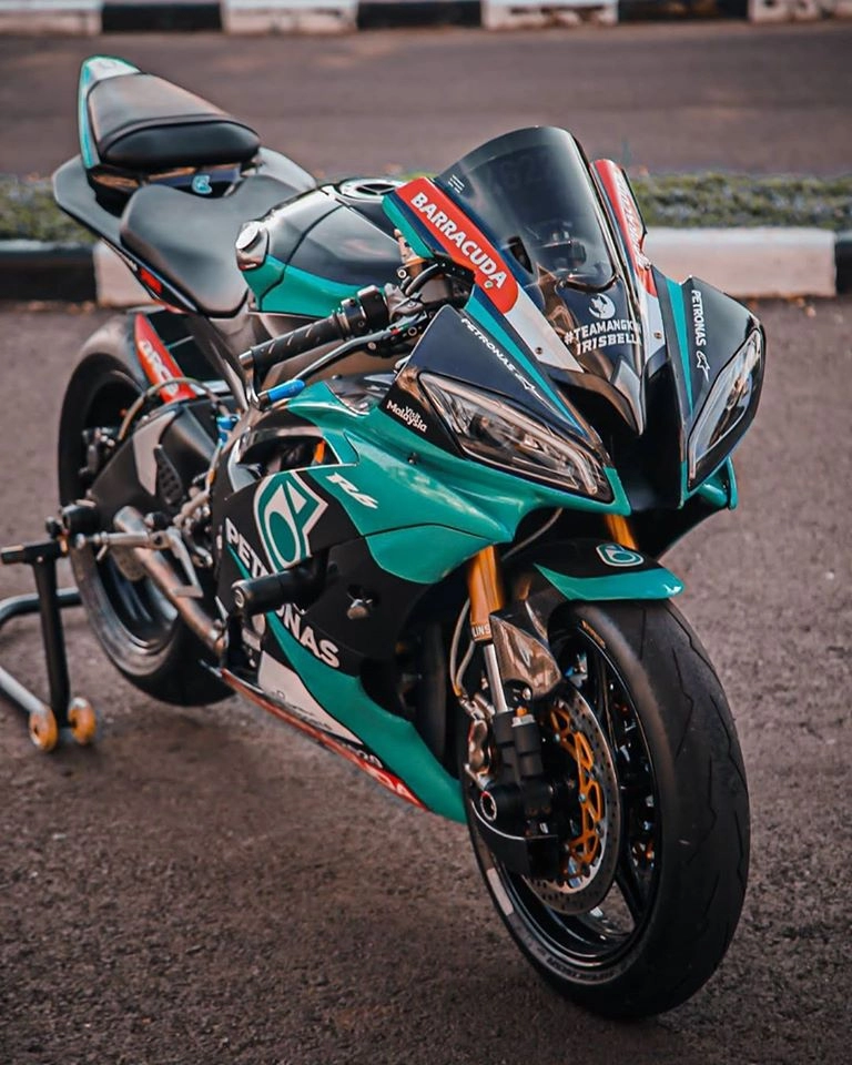 Yamaha r6 thoát xác ngoạn mục trong diện mạo petronas