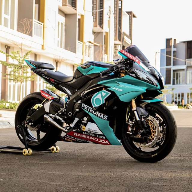 Yamaha r6 thoát xác ngoạn mục trong diện mạo petronas