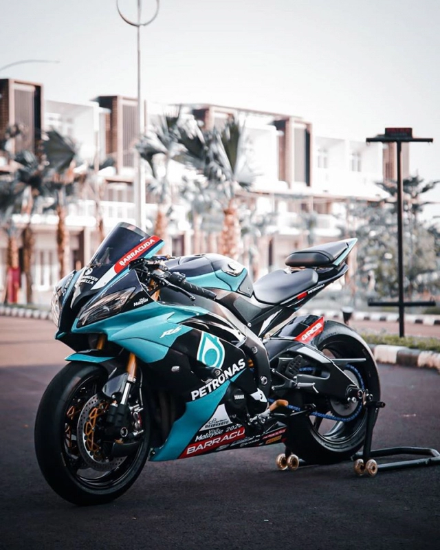 Yamaha r6 thoát xác ngoạn mục trong diện mạo petronas