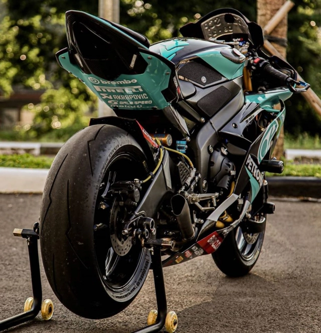 Yamaha r6 thoát xác ngoạn mục trong diện mạo petronas