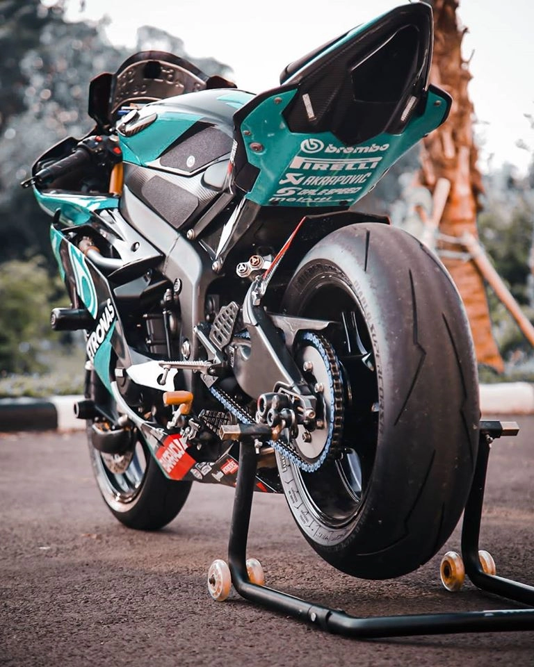 Yamaha r6 thoát xác ngoạn mục trong diện mạo petronas