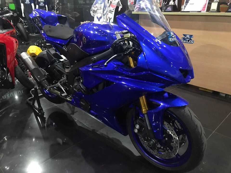 Yamaha r6 vẻ đẹp hiếu chiến qua hình thái áo đấu