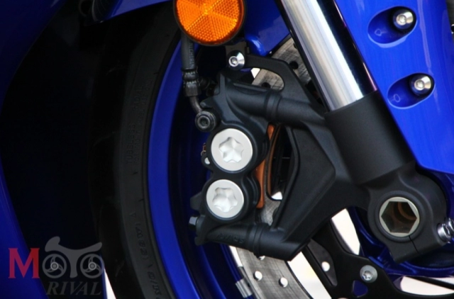 Yamaha r7 và yamaha r6 trên bàn cân thông số