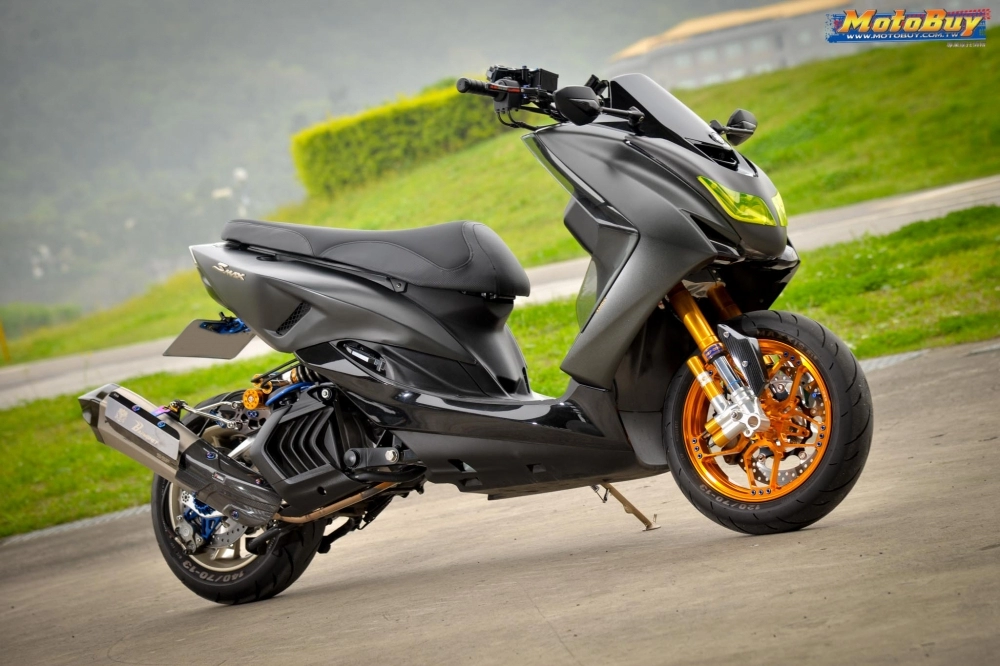 Yamaha smax 155 độ siêu đỉnh với option đồ chơi giá trị của biker xứ đài