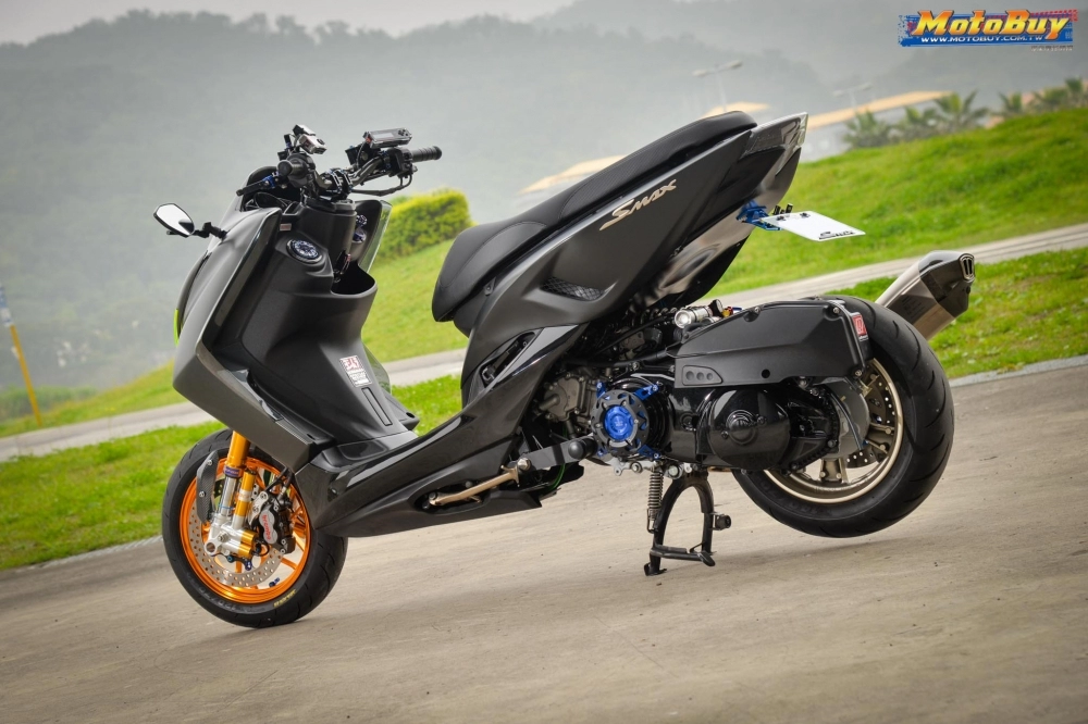 Yamaha smax 155 độ siêu đỉnh với option đồ chơi giá trị của biker xứ đài