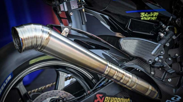 Yamaha thử nghiệm ống pô kịch độc cho chiếc yzr-m1 của valentino rossi