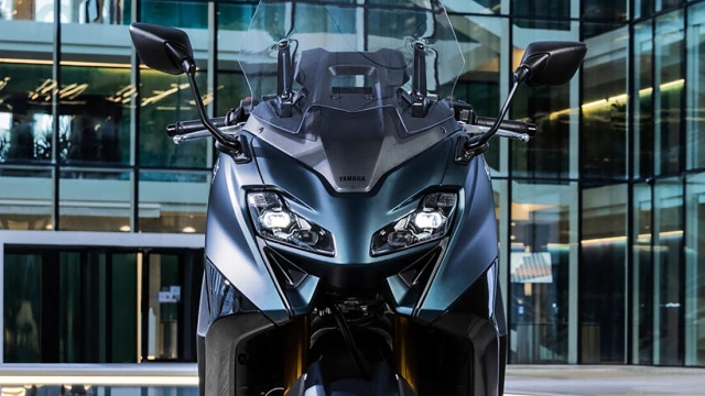 Yamaha tmax 2022 lộ diện thiết kế hoàn toàn mới