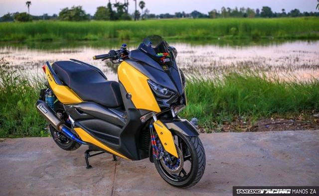 Yamaha x-max300 đầy nổi bật bên tông màu yellow sporty