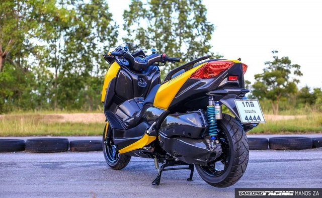 Yamaha x-max300 đầy nổi bật bên tông màu yellow sporty