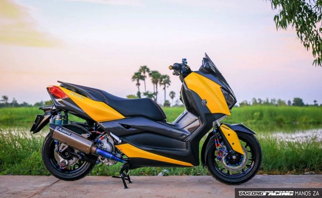 Yamaha x-max300 đầy nổi bật bên tông màu yellow sporty