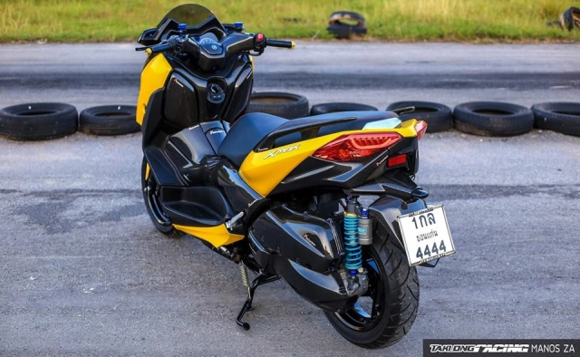 Yamaha x-max300 đầy nổi bật bên tông màu yellow sporty