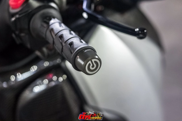Yamaha xmax 300 độ gây mê với gói phụ kiện fin carbon