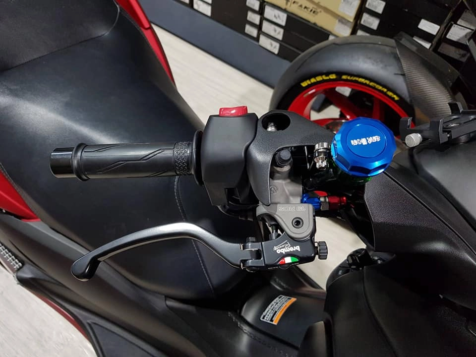 Yamaha xmax 300 độ kịch tính tại nbb racingparts