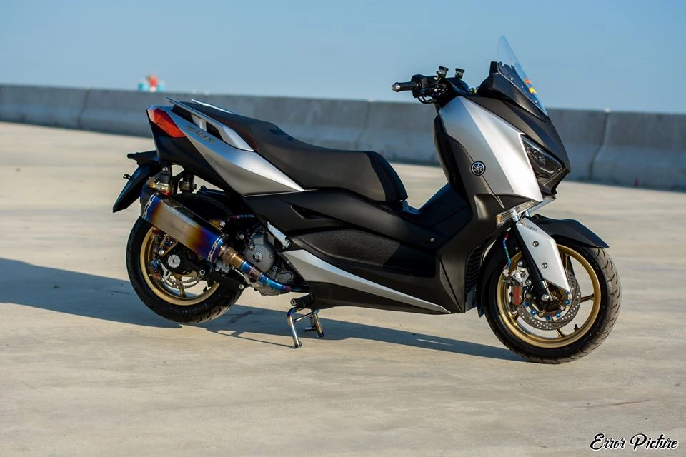 Yamaha xmax 300 độ ngoại hình ấn tượng trên đất thái