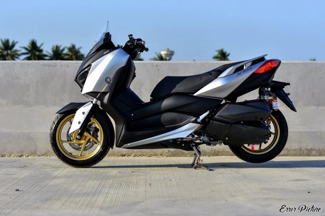 Yamaha xmax 300 độ ngoại hình ấn tượng trên đất thái