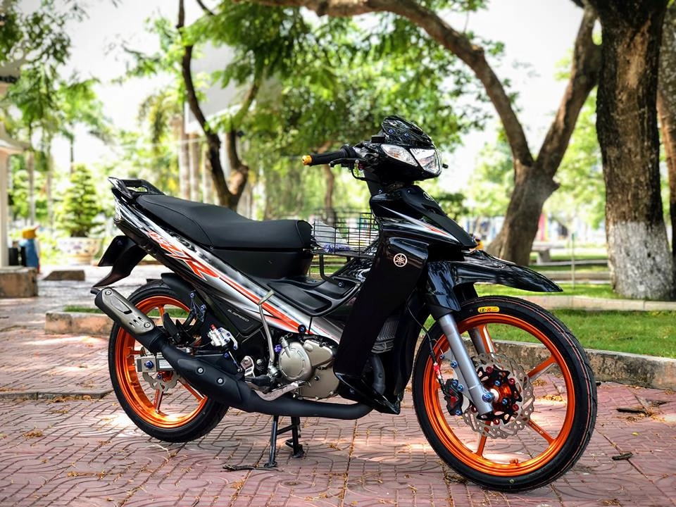 Yaz 125 độ gây mê người xem với option đồ chơi giá trị của biker miền tây