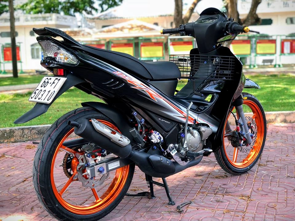 Yaz 125 độ gây mê người xem với option đồ chơi giá trị của biker miền tây