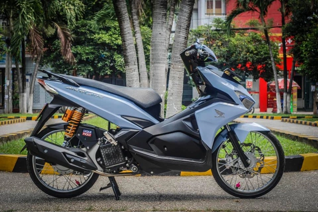 Air blade 125 đô xuông dan chân mươt như ngoc trinh cua biker sai gon