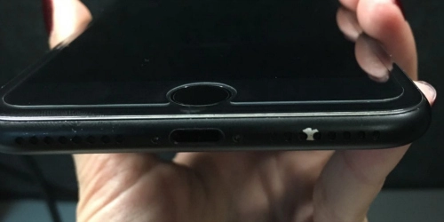 Apple iphone 7 dễ bong tróc sứt mẻ
