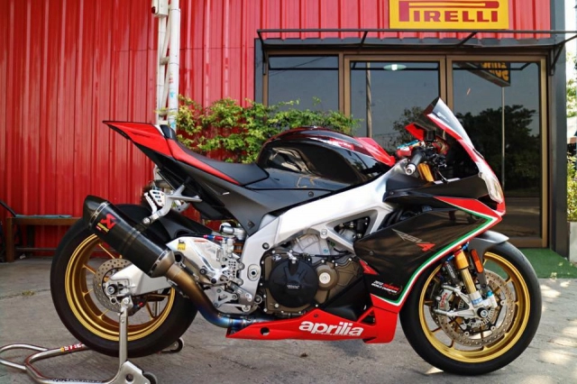 Aprilia rsv4 factory siêu phẩm công nghệ ý nổi bật với hàng loạt trang bị cao cấp