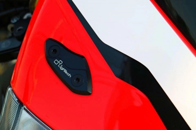 Aprilia rsv4 factory siêu phẩm công nghệ ý nổi bật với hàng loạt trang bị cao cấp