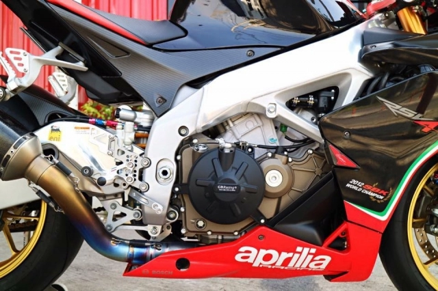 Aprilia rsv4 factory siêu phẩm công nghệ ý nổi bật với hàng loạt trang bị cao cấp