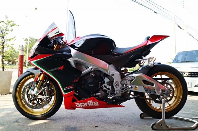 Aprilia rsv4 factory siêu phẩm công nghệ ý nổi bật với hàng loạt trang bị cao cấp