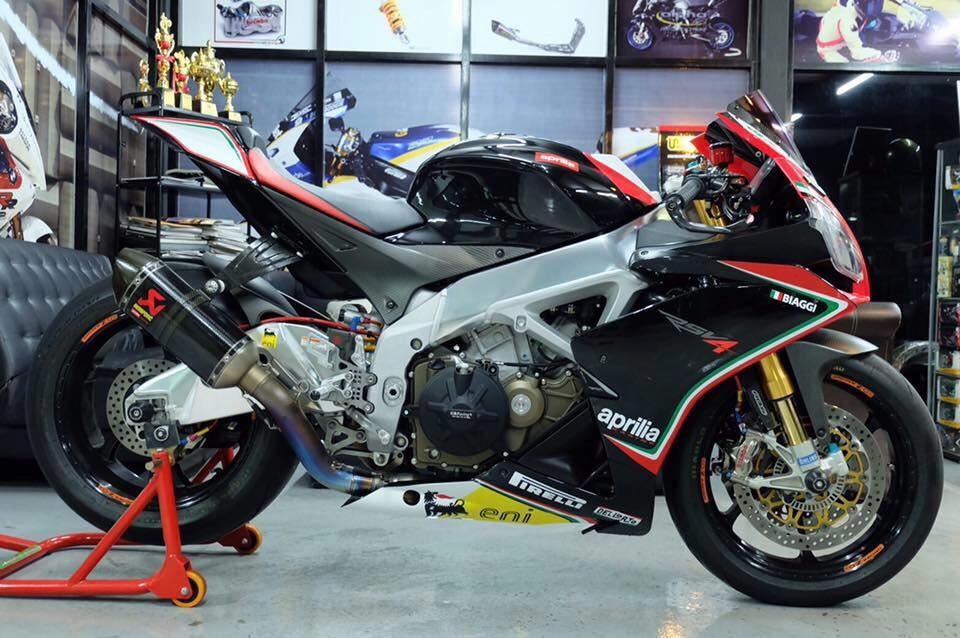 Aprilia rsv4- ngắm nhìn vẻ đẹp từ siêu xe công nghệ ý