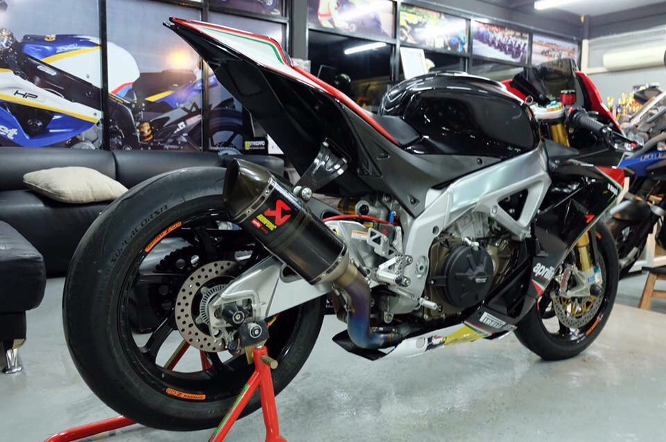 Aprilia rsv4- ngắm nhìn vẻ đẹp từ siêu xe công nghệ ý